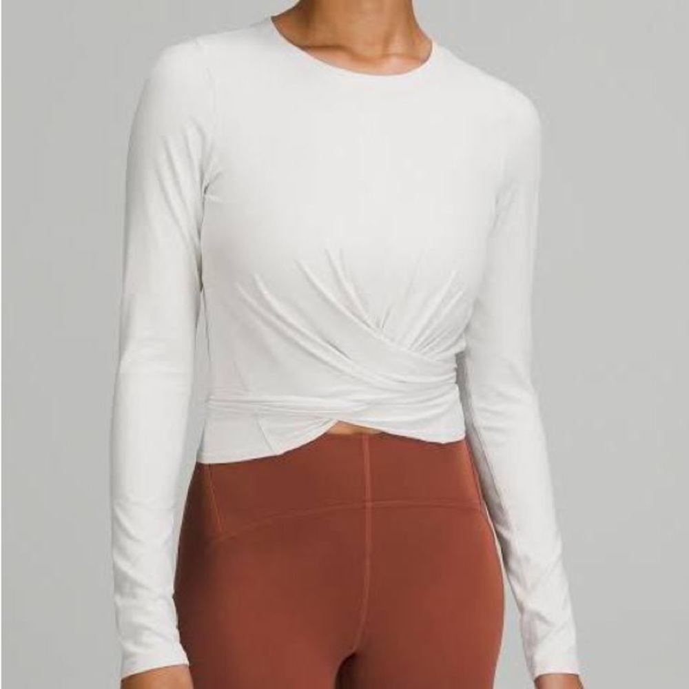 Fabletics Pia Front Twisted Long-Sleeve Crop
